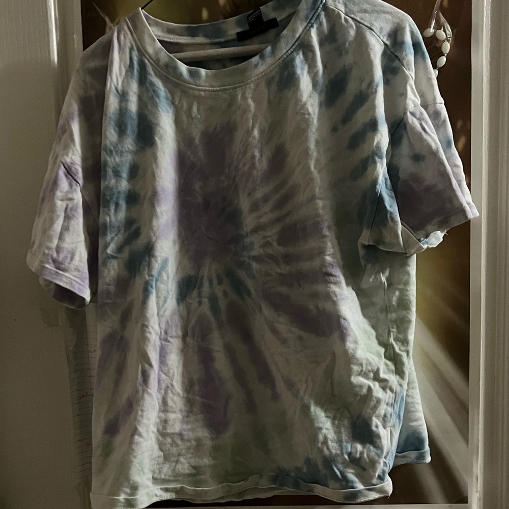 Size large tie dye tee shirt very comfortable